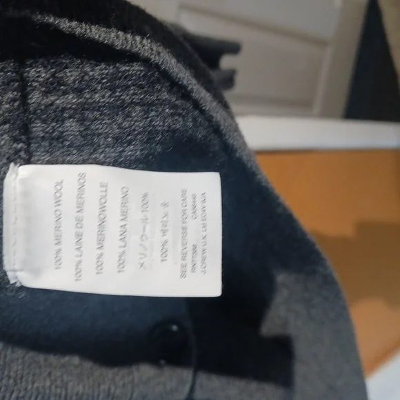 J. Crew Men's Lightweight Gray Plaid Merino Wool Cardigan Sweater. Size L - Picture 8 of 9